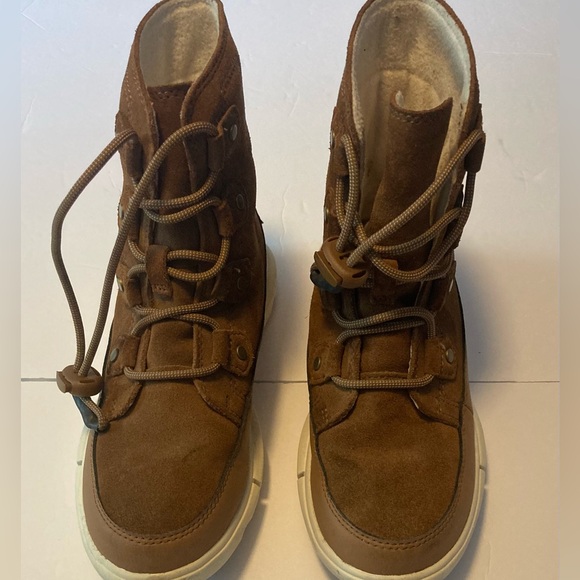 Sorel Kids SZ 2 brown Explorer boots waterproof like new - Picture 7 of 15